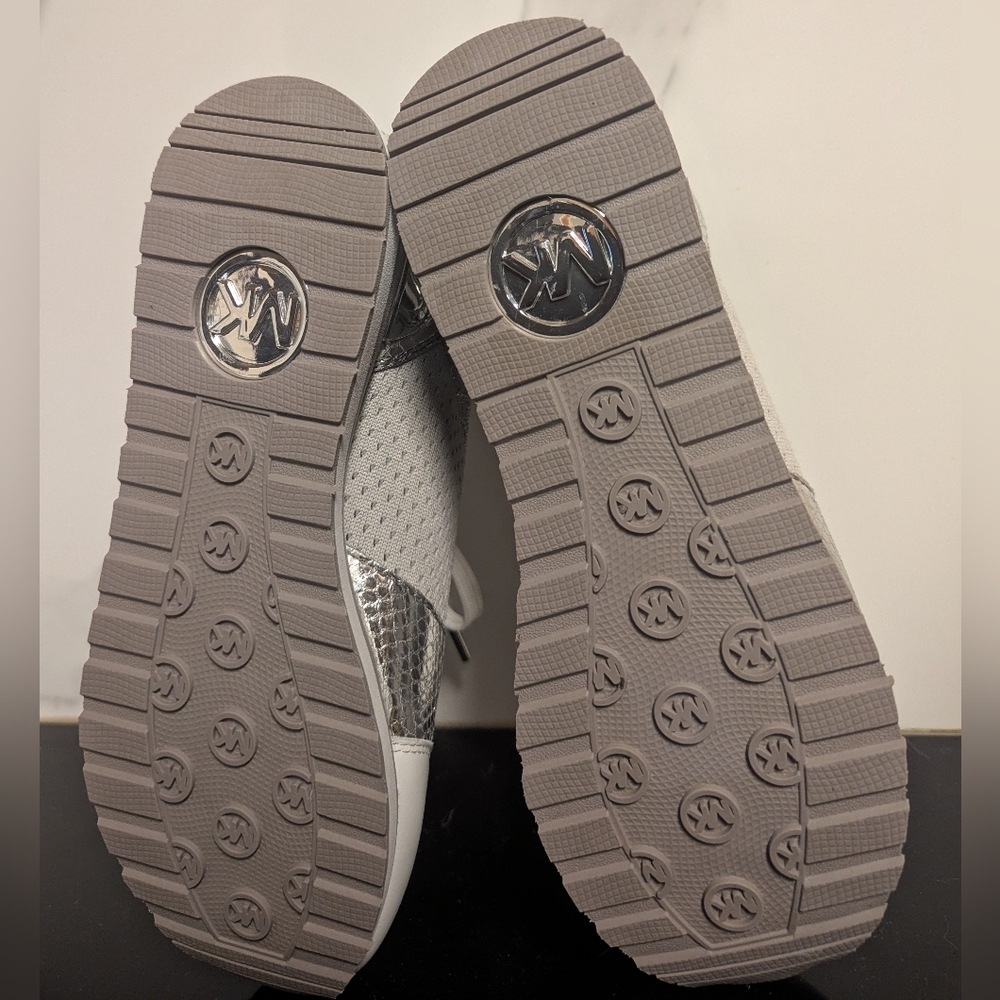 Michael Kors Women's Billie Knit Trainer Sneakers, Aluminum, Size: 7 MSRP $165 - Picture 8 of 10